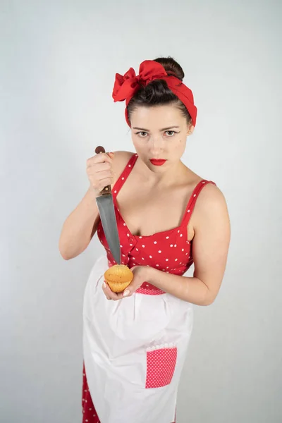 Dangerous Pin Girl Housewife Red Vintage Polka Dot Dress Stands — Stock Photo, Image