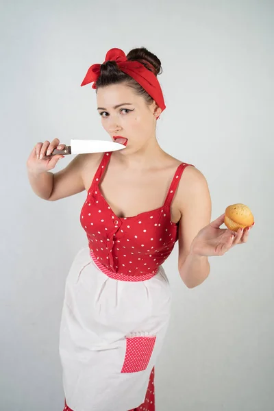 Perigoso Pin Menina Dona Casa Vermelho Vintage Polka Dot Dress — Fotografia de Stock