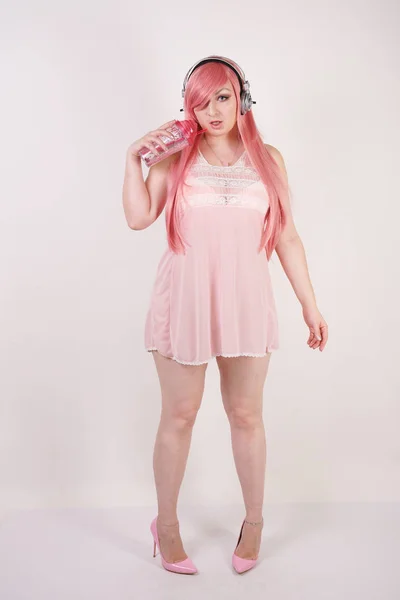 Dziewczyna Super Pulchny Redhaired Seksualne Sobie Bieliźnie Różowy Babydoll Suknia — Zdjęcie stockowe