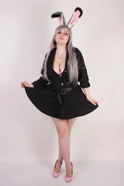 Encantador Gordinha Menina Policial Traje Com Cosplay Orelhas Coelho Fundo — Fotografia de Stock