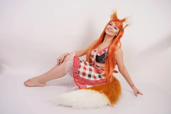 Charmante Fille Fox Dans Une Longue Perruque Orange Avec Grandes — Photo