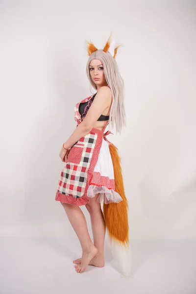 Χαριτωμένο Νεαρή Κοπέλα Καυκάσιος Καρό Ποδιά Κουζίνας Χνουδωτά Αυτιά Fox — Φωτογραφία Αρχείου