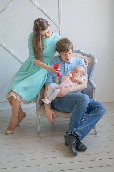 Nice Close Knit Family Mom Dad Daughter Posing White Room — Stock Photo, Image