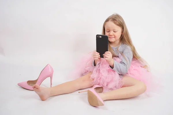 Little Caucasian Child Girl Sits Puts Mother High Heeled Pink — Stock Photo, Image