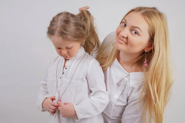Mom Daughter White Shirts Long Blonde Hair Posing Solid Background — Stock Photo, Image