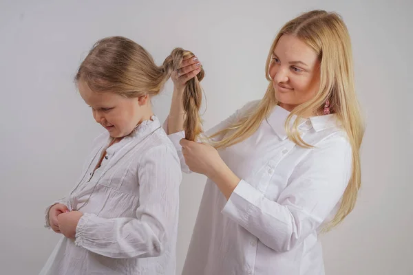 Mom Daughter White Shirts Long Blonde Hair Posing Solid Background — Stock Photo, Image