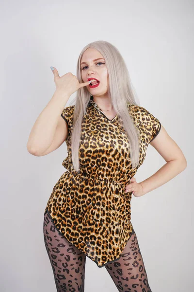 Chica Bastante Regordeta Usando Felpa Leopardo Vestido Impresión Pantimedias Negras —  Fotos de Stock