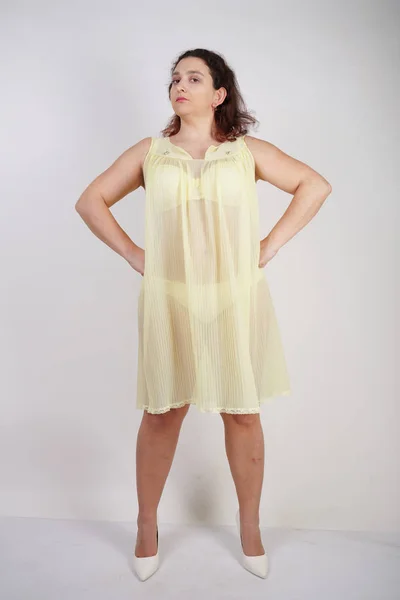 Chica Gordita Bonita Usando Ropa Interior Amarilla Moda Ama Cuerpo — Foto de Stock