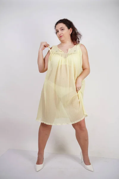 Menina Muito Gordinha Vestindo Roupas Íntimas Amarelas Moda Ama Seu — Fotografia de Stock
