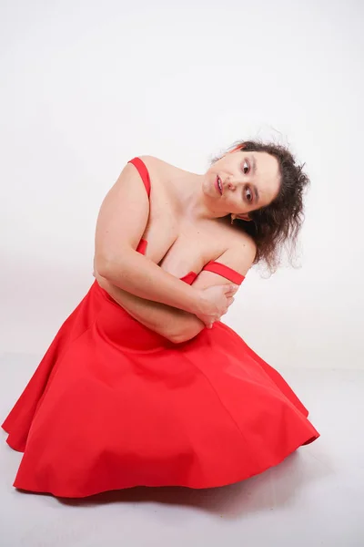 Mujer Regordeta Vestido Rojo Pinup Gordita Chica Moda Pie Sobre —  Fotos de Stock