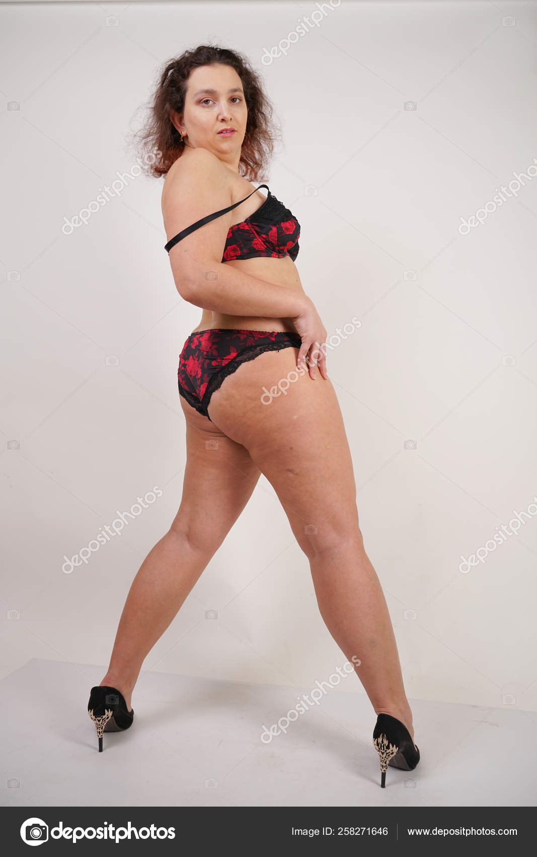 Mujer Gordita Femenina Con Cuerpo Talla Grande Lencer a Negra