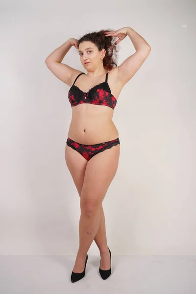 Feminin Knubbig Kvinna Med Size Body Svart Underkläder Poserar Vit — Stockfoto