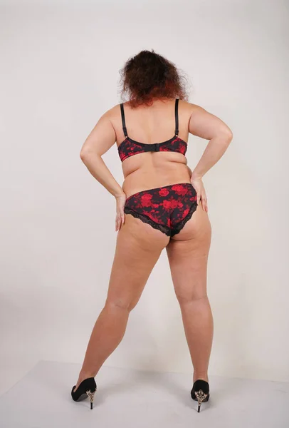 Feminin Knubbig Kvinna Med Size Body Svart Underkläder Poserar Vit — Stockfoto