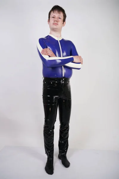 Kaukasische Nerd Mollige Man Gekleed Modieuze Latex Rubber Fetish Kleren — Stockfoto