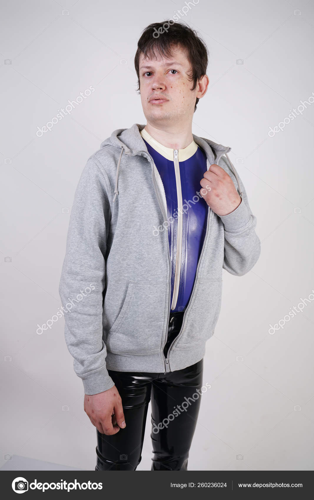 Caucasiano Nerd Gordinho Homem Vestido Moda Látex Borracha Fetiche Roupas —  Foto © agnadevi #260236024, image size:1067x1700