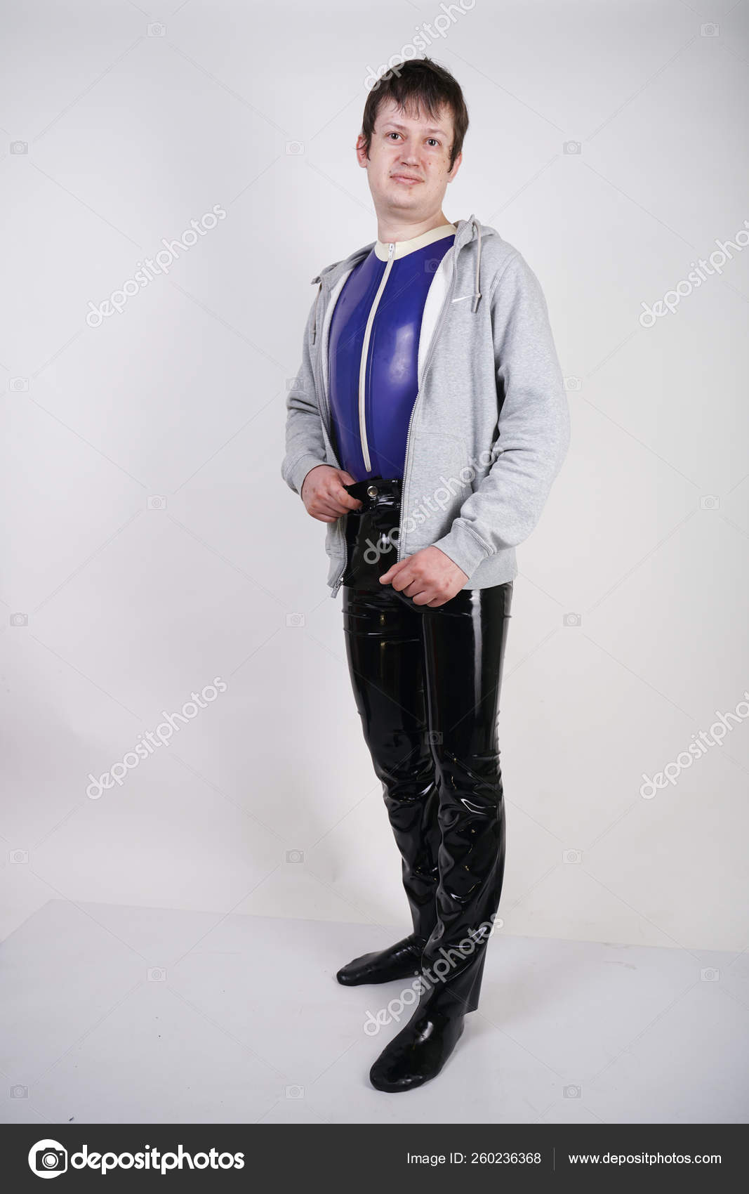 Caucasiano Nerd Gordinho Homem Vestido Moda Látex Borracha Fetiche Roupas —  Foto © agnadevi #260236368, image size:1067x1700