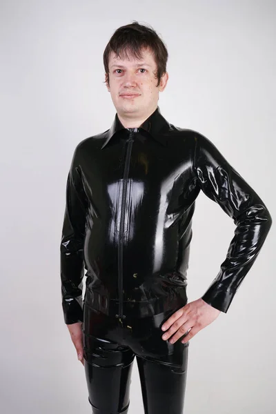 Kaukasische Nerd Mollige Man Gekleed Modieuze Latex Rubber Fetish Kleren — Stockfoto