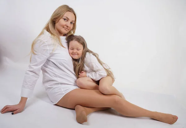 Real Family Caucasian Mother Daughter White Shirts Studio Background Isolated — Stock Photo, Image