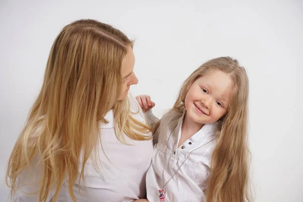 Real Family Caucasian Mother Daughter White Shirts Studio Background Isolated — Stock Photo, Image