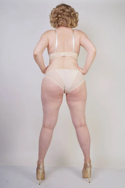 Pretty Caucasian Chubby Woman Size Body Pale Skin Wearing Underwear — Stock Photo, Image
