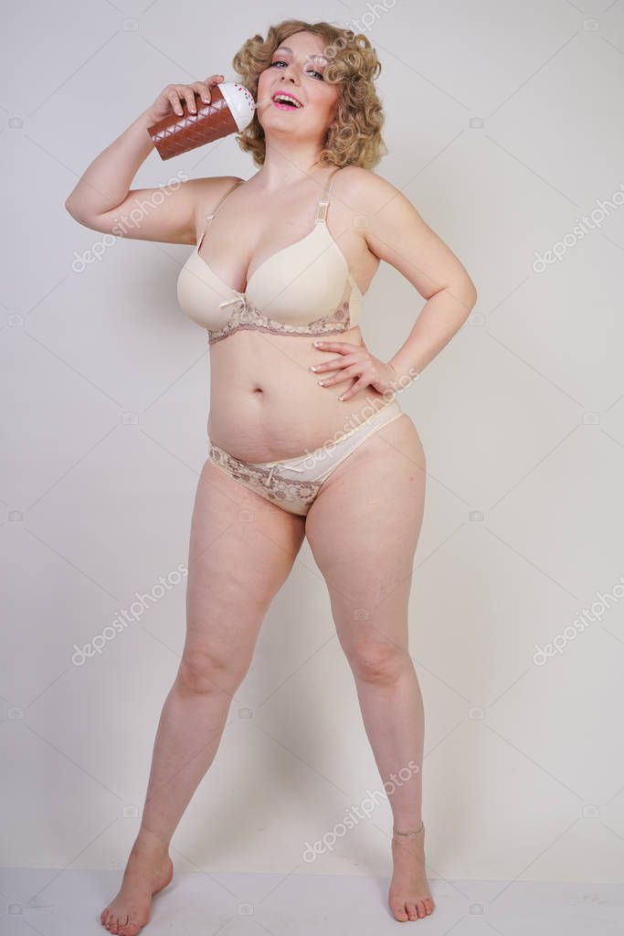 Lenceria mujer gordita sale