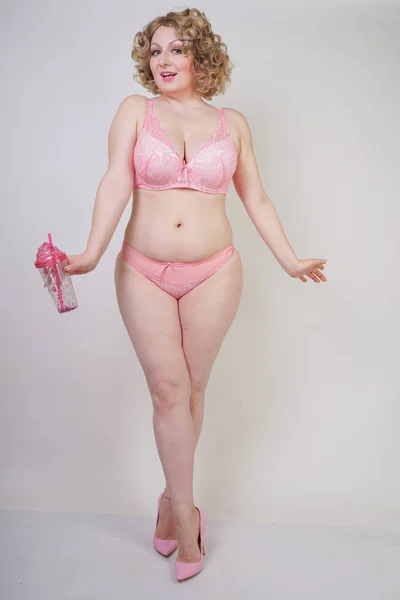 Mujer Gordita Bastante Caucásica Con Cuerpo Talla Grande Piel Pálida — Foto de Stock