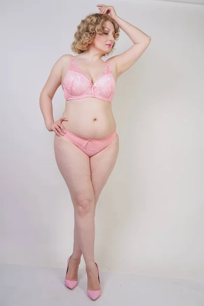 Mujer Gordita Bastante Caucásica Con Cuerpo Talla Grande Piel Pálida —  Fotos de Stock