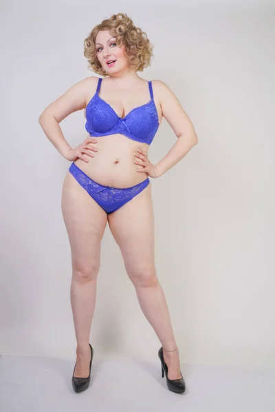 Pretty Caucasian Chubby Woman Size Body Pale Skin Wearing Blue — Stock Photo, Image