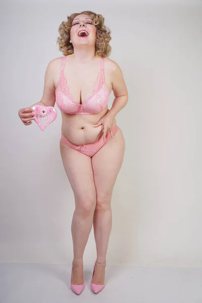 Mulher Adulta Com Excesso Peso Fica Lingerie Ama Sua Barriga — Fotografia de Stock