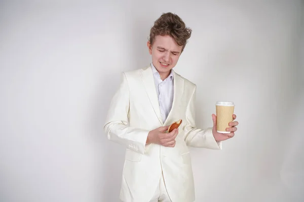 Young Caucasian Man White Business Suit Stands Paper Cup Coffee — Stock Photo, Image