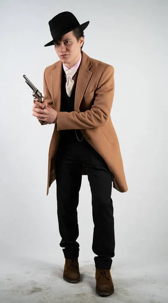 Jeune Homme Dans Costume Formel Chapeau Avec Pistolet Dans Les — Photo