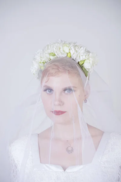 Pretty Curvy Adult Woman Short Hair Wearing Long Vintage Wedding — Stock Photo, Image