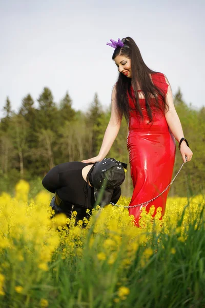 Sexy Kinky Couple Walking Nature Having Roleplay Game Latex Mistress — Stock Photo, Image