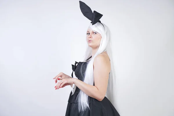 Mignonne Fille Avec Longs Cheveux Blancs Avec Des Oreilles Lapin — Photo