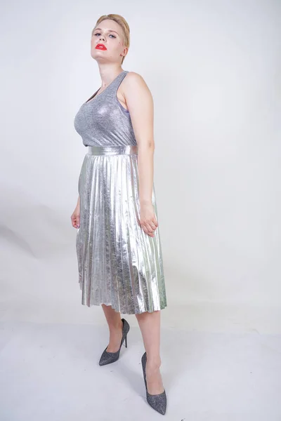 Beautiful Curvy Girl Short Hair Silver Tank Top Metallic Pleated — Stock Photo, Image