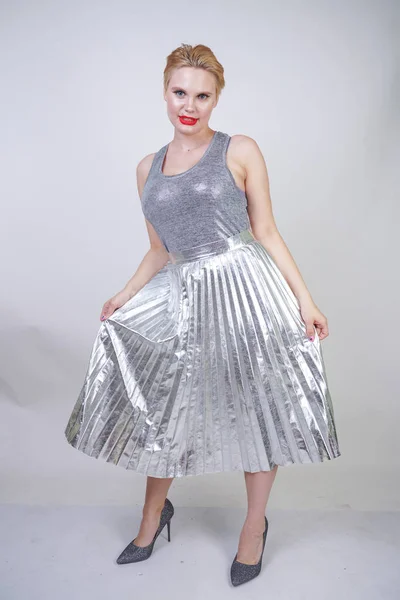 Beautiful Curvy Girl Short Hair Silver Tank Top Metallic Pleated — Stock Photo, Image