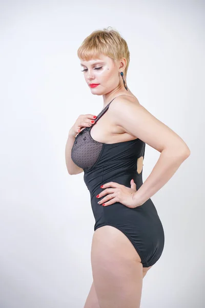 Bastante Corto Pelo Rubia Mujer Con Tamaño Cuerpo Usando Retro —  Fotos de Stock