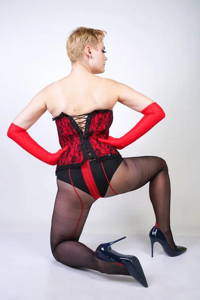 Sexy Tamanho Mulher Com Cabelo Curto Corpete Renda Vermelho Pura — Fotografia de Stock