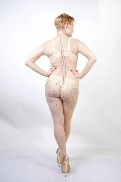 Sexy Bochtige Meisje Beige Lingerie Transparante Overall Voor Hele Lichaam — Stockfoto