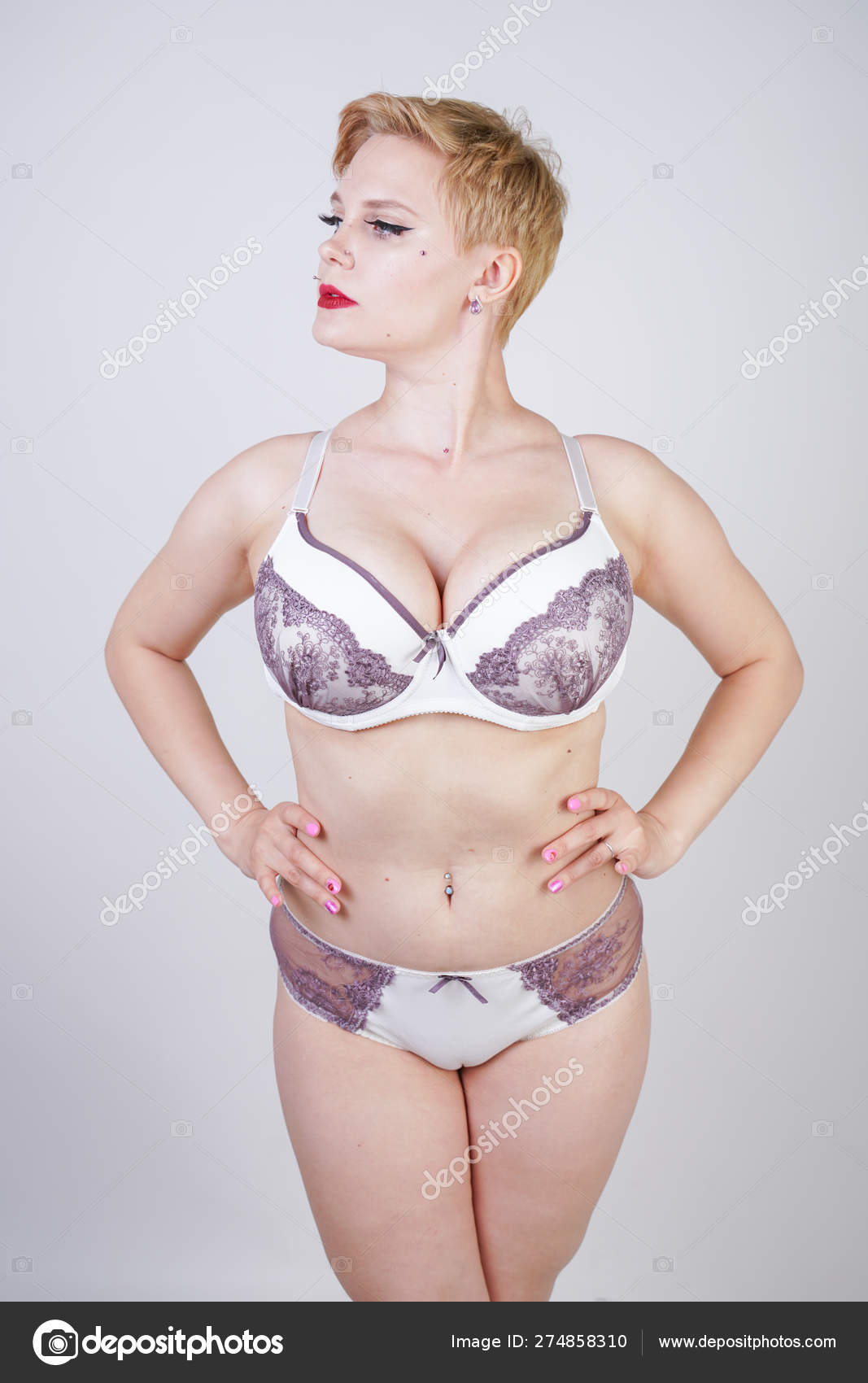 Charming Young Woman Short Blonde Hair Curvy Body Posing White — Stock  Photo © agnadevi 274858310