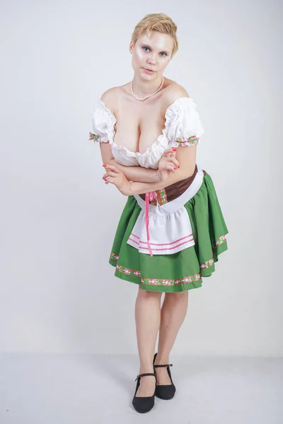 Roztomilá Velikostní Dívka Krátkým Účesem Velkými Ňadry Oblečenou Národních Bavorských — Stock fotografie