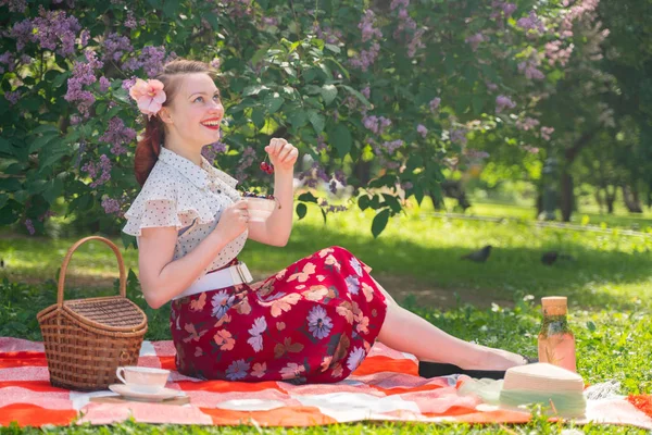 Hübsche Junge Pin Mädchen Mit Ruhe Der Natur Glücklich Schlanke — Stockfoto