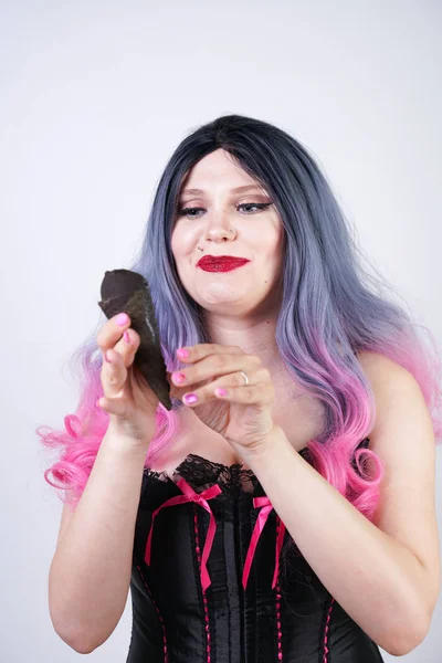 Chica Gótica Comiendo Helado Negro Cono Gofre Caliente Más Mujer — Foto de Stock