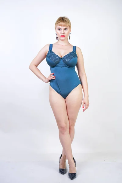 Bella Size Donna Con Capelli Corti Paffuto Corpo Curvy Indossa — Foto Stock