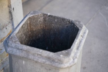 şehirde çöp çöp.