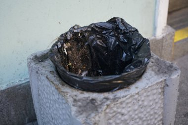 şehirde çöp çöp.