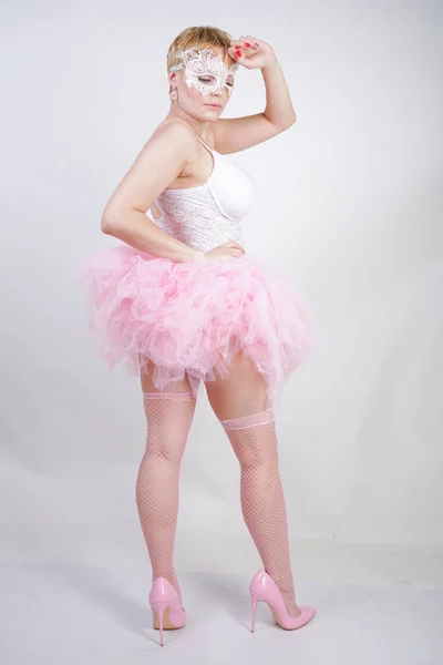 Pěkná Krásná Dospělá Dívka Bílé Krajkové Korzice Tutu Sukně Stojící — Stock fotografie