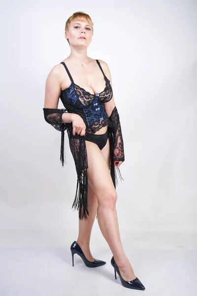 Sexy Size Vrouw Met Kort Haar Blauwe Zwarte Kant Korset — Stockfoto