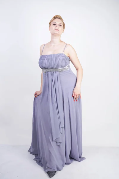 Elegante Hembra Gruesa Vestido Largo Gris Bonita Mujer Talla Grande — Foto de Stock