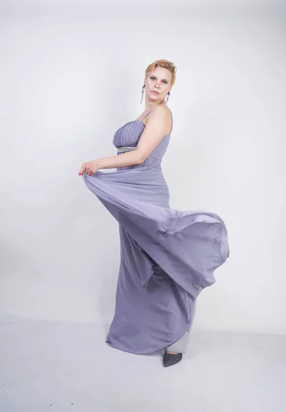 Элегантная Толстая Женщина Сером Длинном Платье Симпатичная Женщина Size Вечернем — стоковое фото